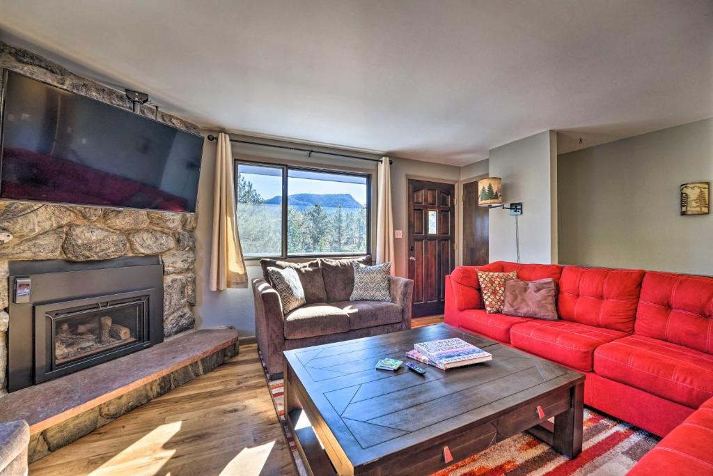 Luxe Updated Home with Grill and Views - 4 Mi to RMNP - image 5